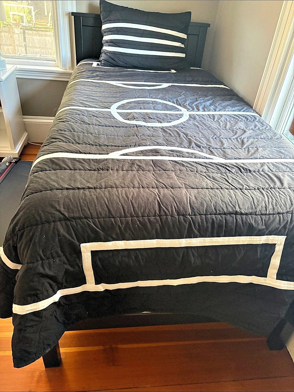 Soccer Field Twin Black & White Quilt Set
